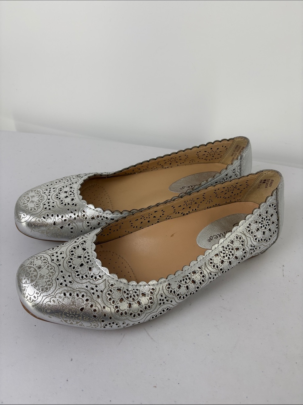 🦊 Earthies Bindi leather Silver Laser-Cut Scalloped Ballet Flats